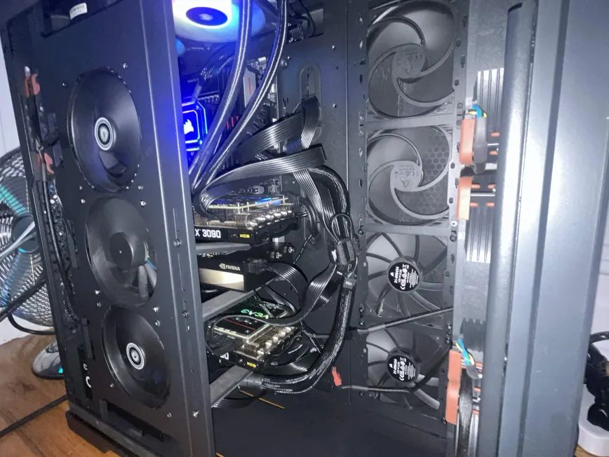Serveur local IA et cybersécurité multi-GPU assemblé par Raphael Benoit